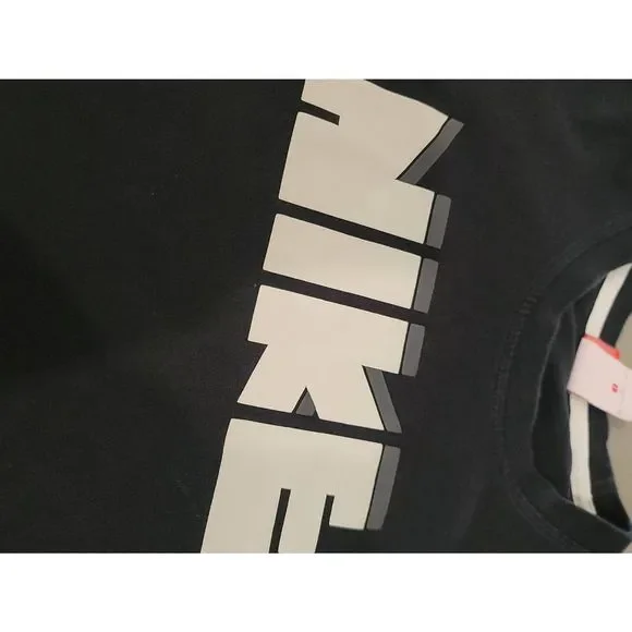 Nike crop top  t-shirt - Picture 2 of 3